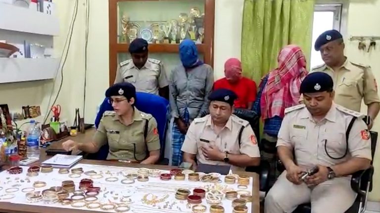 সোনারপুর থেকে উদ্ধার প্রচুর সোনার গহনা।