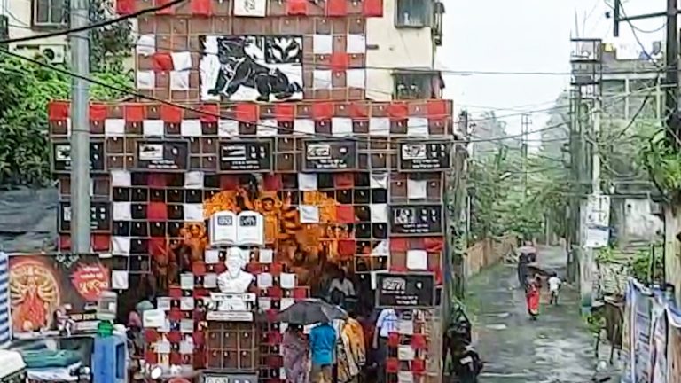 মহাঅষ্টমীর দিন বৃষ্টিতে ভাসছে জেলা