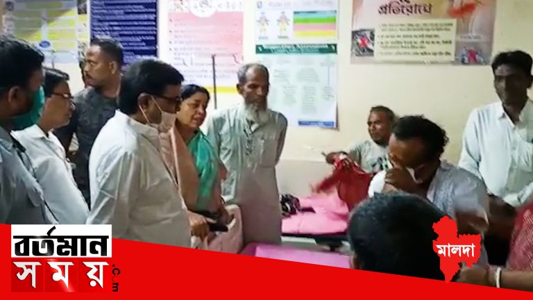 আহত তৃণমূল নেতাকে হাসপাতালে দেখতে মন্ত্রী তাজমুল সঙ্গে নেত্রী মর্জিনা