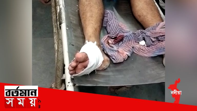 ঘটনায় জড়িত তিনজনকে গ্রেফতার করেছে পুলিশ।