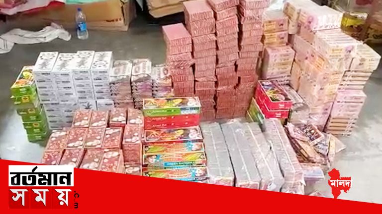 কালীপুজোর আগে বিশাল পরিমাণ নিষিদ্ধ শব্দ বাজি বাজেয়াপ্ত করল পুলিশ।