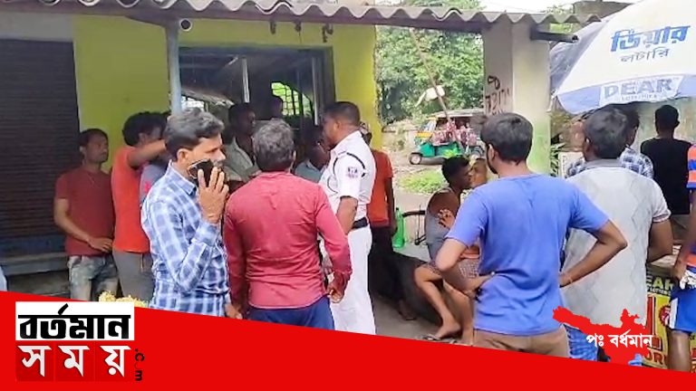 এবার পরপর চারটি দোকানে চুরি।