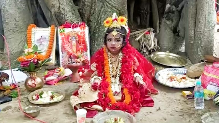 শান্তিনিকেতনের কঙ্কালীতলা সতী পিঠে আয়োজিত হল কুমারী পুজো