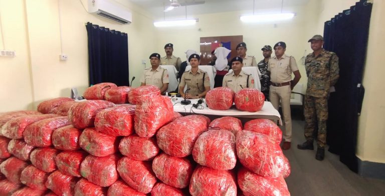 এবার বিপুল পরিমাণ গাঁজা উদ্ধার রাঘুনাথগঞ্জে