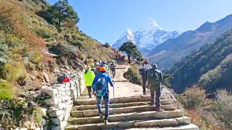 এভারেস্ট বেস ক্যাম্পে পৌঁছে আনন্দে আত্মহারা তারা।