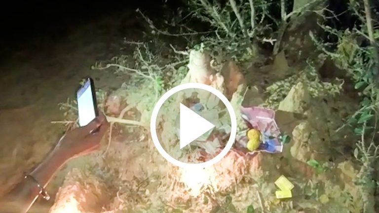 এই ঘটনার খবর পেয়ে মূর্তি দেখার জন্য কৌতুহল মানুষ ভিড় জমাতে শুরু করে।