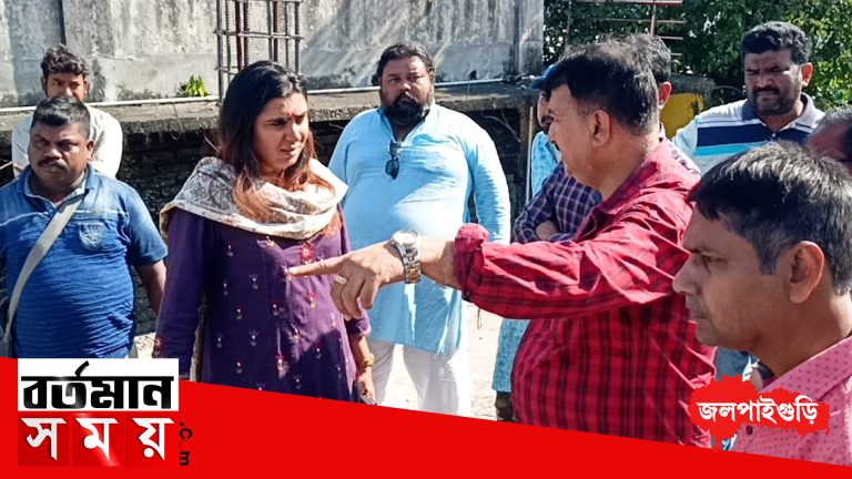 ধূপগুড়ি সুরেশ দে স্মৃতি মার্কেট পরিদর্শনে অতিরিক্ত জেলাশাসক