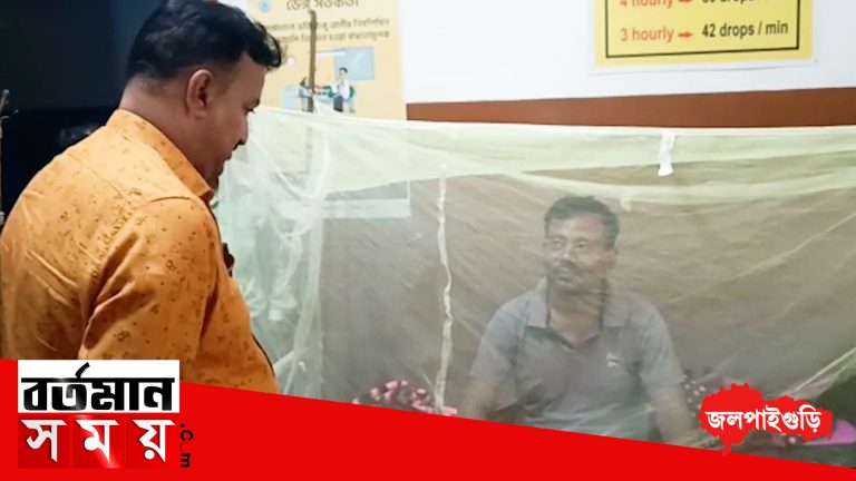 ধূপগুড়িতে ডেঙ্গি আক্রান্ত বিজেপি নেতা,হাসপাতালে দেখতে গেলেন তৃণমূল নেতা।