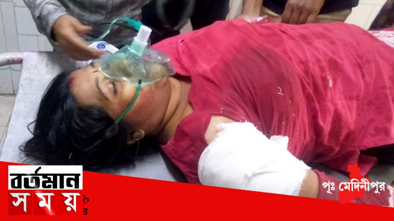 ভরদুপুরে প্রকাশ্য রাস্তায় স্ত্রীকে খুন করল পুলিশ স্বামী