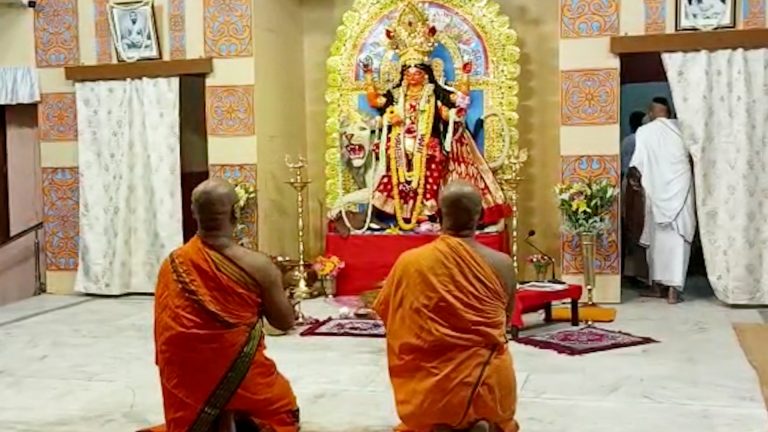 মহাসমারোহে শুরু হয়ে গেল বেলুড় মঠ সারদা পিঠের শ্রী শ্রী জগদ্ধাত্রী পূজা।