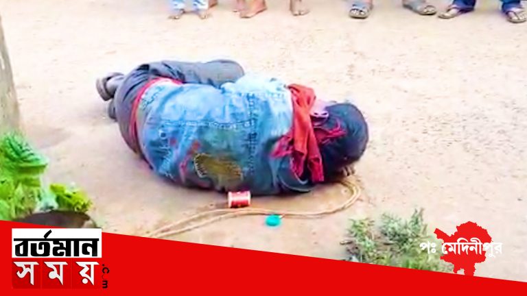 সাতসকালে চোরকে হাতেনাতে পাকড়াও করে খুঁটিতে বেঁধে রাখল এলাকাবাসী।
