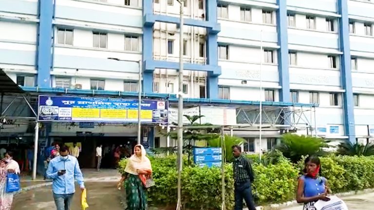 মেশিন বিকল,জলপাইগুড়ি সদর হাসপাতালে বন্ধ এক্সরে পরিসেবা