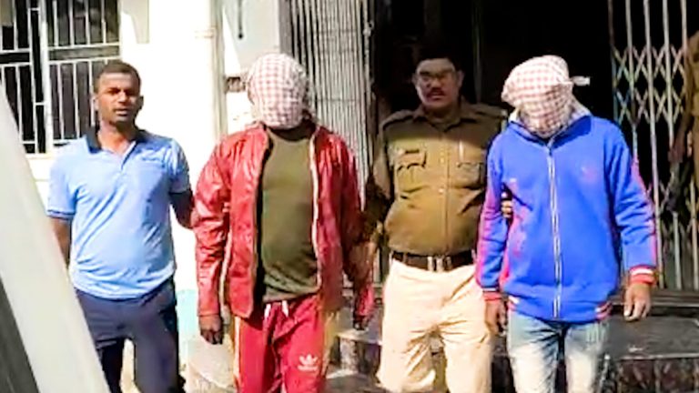 আবারও ফেন্সিডিল সহ দুই যুবককে গ্রেফতার করল রানীনগর থানার পুলিশ।