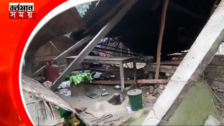 ডুয়ার্সে হাতির হানায় পালিয়ে বাঁচলেন পরিবারের সদস্যরা।