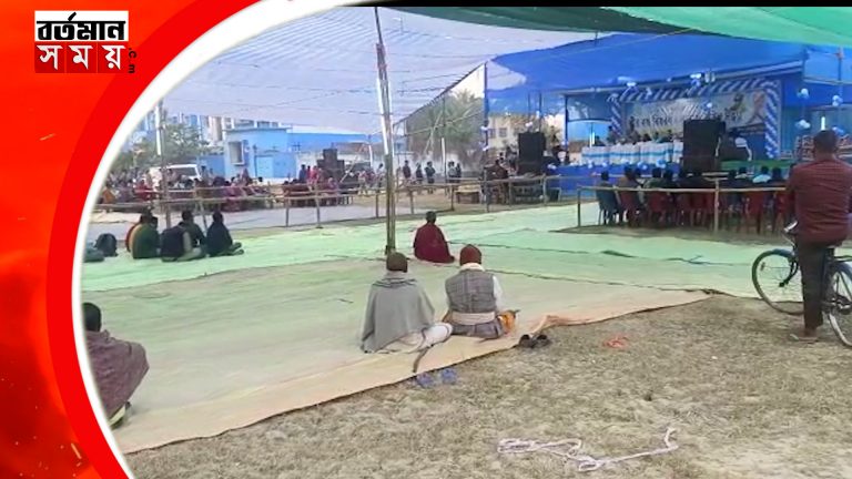 এলাহী আয়োজনে শীতবস্ত্র নেওয়ার লোক মাত্র ১২জন।