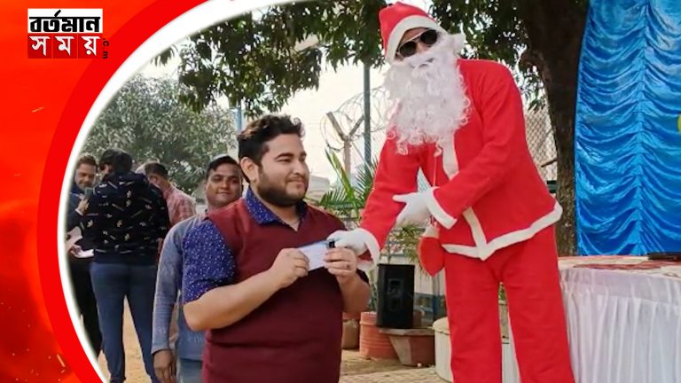 হারিয়ে যাওয়া মোবাইল ফেরত দিল সান্তা।