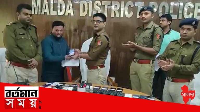 চুরি যাওয়া ৯৫ টি মোবাইল ফোন উদ্ধার করলো মালদা জেলা পুলিশ।