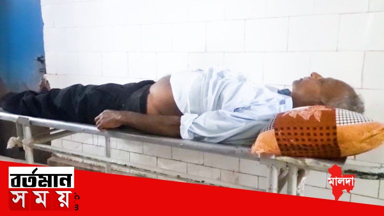 গলায় দড়ি দিয়ে আত্মহত্যা করলেন এক ব্যক্তি।