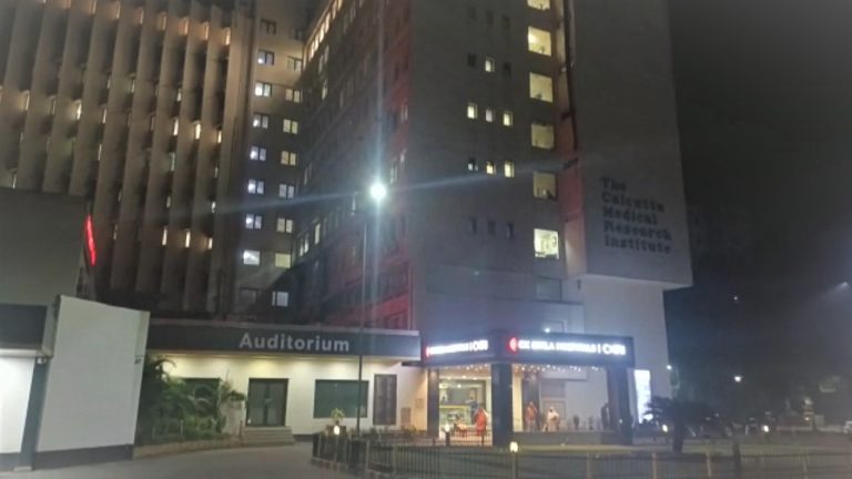 মহেশতলায় বহুতলের ৯ তলা থেকে পড়ে গেল এক শিশু