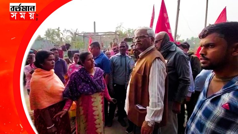 ধুবুলিয়া ঈশ্বরচন্দ্রপল্লী উদ্বাস্তু কলনিতে সিপিএম নেতা সুজন চক্রবর্তী।