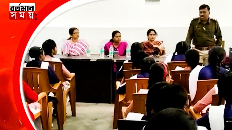 সাইবার ক্রাইম নিয়ে স্কুল পড়ুয়াদের সচেতনতার পাঠ ভাটপাড়া থানার