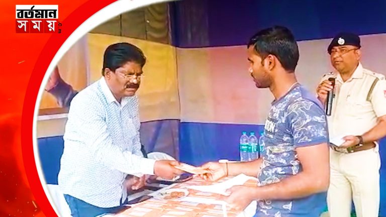 বড়োসড়ো সাফল্য জেলা পুলিশের,উদ্ধার ৫৬ টি খোয়া যাওয়া মোবাইল