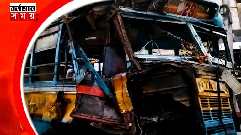 হাওড়া ব্রিজে ২ টি বাসের মুখোমুখি সংঘর্ষে আহত একাধিক যাত্রী