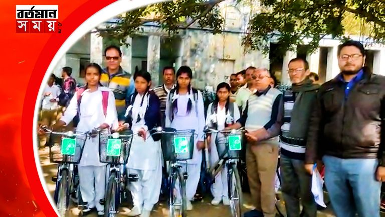 সালানপুর ব্লকে সবুজ সাথী সাইকেল বিতরণ