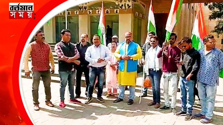 আসানসোলে শহীদদের শ্রদ্ধা জানালেন বুম্বা মুখার্জি।