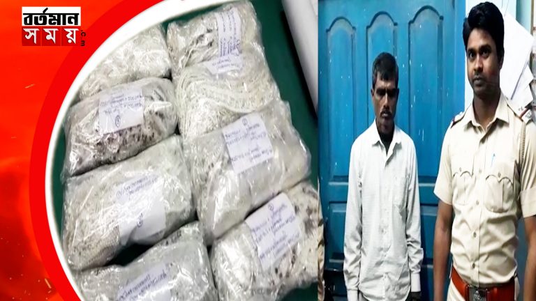 ৮ কেজি ৩৩৫ গ্রাম রূপো সহ আটক ১ ব্যাক্তি।