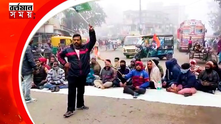 পুলিশের আশ্বাসে প্রায় এক ঘণ্টা পরে অবরোধ উঠে যায়
