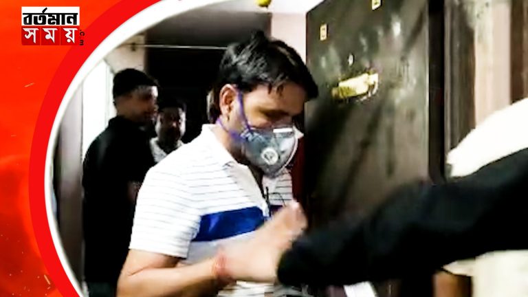 দূর্গাপুরে ব্যাবসায়ীর অফিস লক্ষ্য করে গুলি,অল্পের জন্য বাঁচলেন ব্যাবসায়ী।