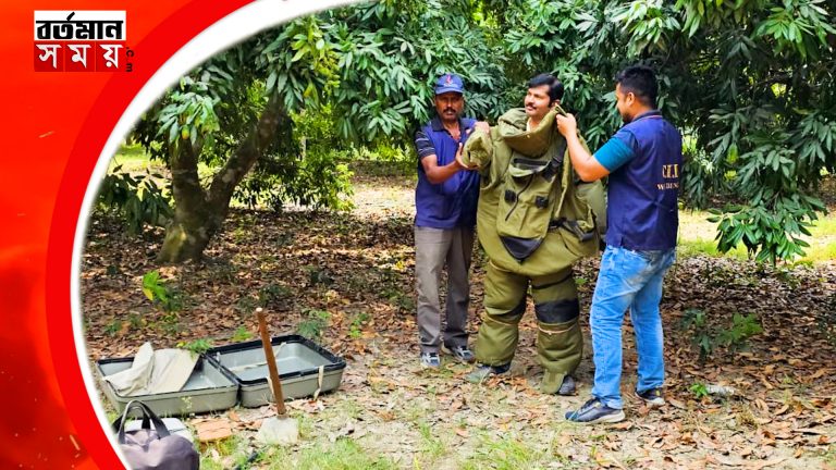 ১৪ টি সকেট বোমা উদ্ধার করে দৌলতাবাদ থানার পুলিশ