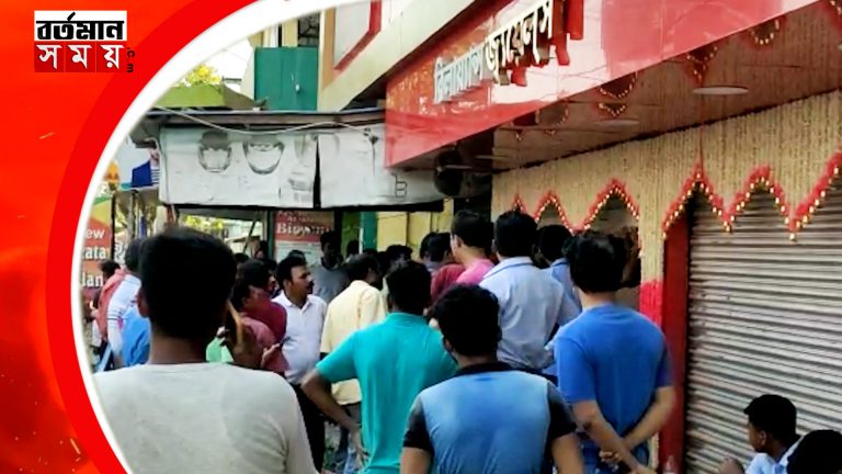 সোনার দোকানের ভেতরে ঢুকে সর্বস্ব লুট করে পালিয়ে গেল দুষ্কৃতীরা