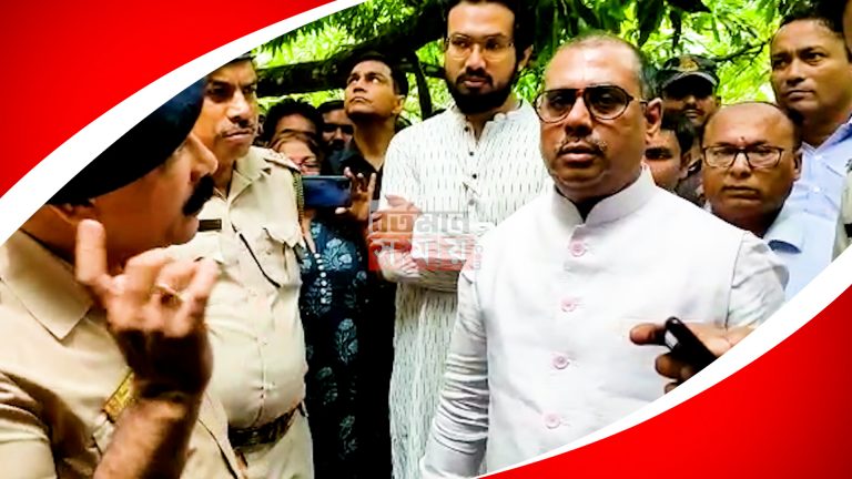 জেলা প্রশাসনের আধিকারিকদের অনুপস্থিত থাকা নিয়ে ক্ষোভ প্রকাশ করেন তিনি