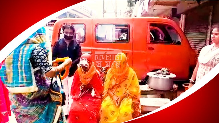 মালদাকান্ডে জামিন পেয়ে বাড়ি ফিরলেন ২ নির্যাতিতা মহিলা।