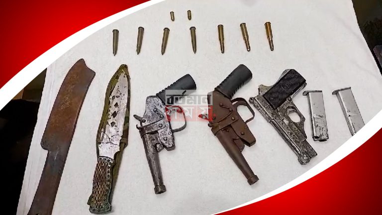 অত্যাধুনিক অস্ত্রসহ গ্রেপ্তার ৩ কুখ্যাত ছিনতাইবাজ।