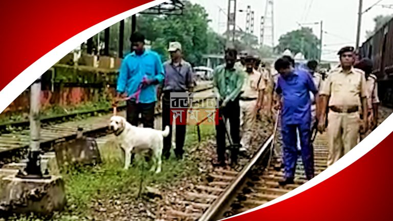 স্বাধীনতা দিবসের প্রাক্কালে ঝাড়গ্রাম স্টেশনে নাকা চেকিং।