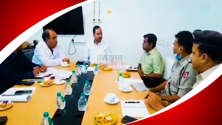 বনগাঁ মহকুমা হাসপাতাল পরিদর্শনে এলেন জেলাশাসক শরৎকুমার দ্বিবেদী।