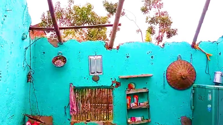 বীরভূমে দু মিনিটের দমকা ঝড়ে লণ্ডভণ্ড গ্ৰামের বেশ কিছু অংশ।