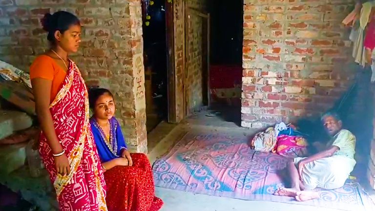 নদীয়ায় জয়ী বিজেপি প্রার্থীর বাড়িতে বোমাবাজির অভিযোগ তৃণমূলের বিরুদ্ধে।