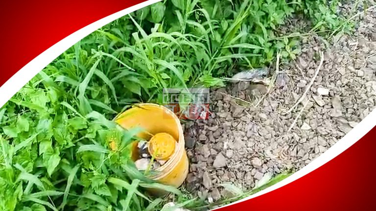 শ্রীরামপুরে রেল লাইনের পাশ থেকে বোমা উদ্ধার।