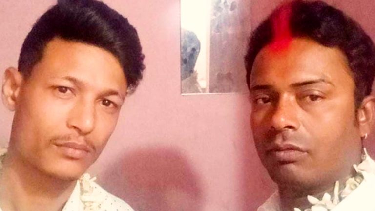 নববিবাহিত দুই যুবককে বরণ করার অপেক্ষায় বাসিন্দারা।