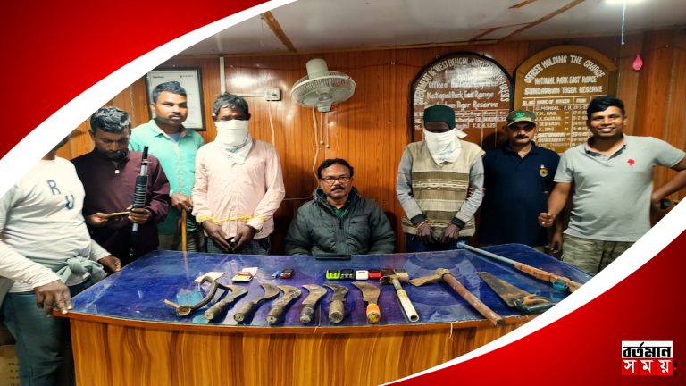 বাঘের ডেরায় তাড়া করে গ্রেফতার বাংলাদেশি দুই ডাকাত।