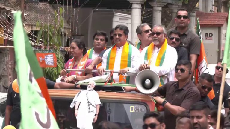 বিজেপি প্রার্থী তাপস রায়ের মনোনয়নে উপস্থিত ত্রিপুরার মুখ্যমন্ত্রী মানিক সাহা।