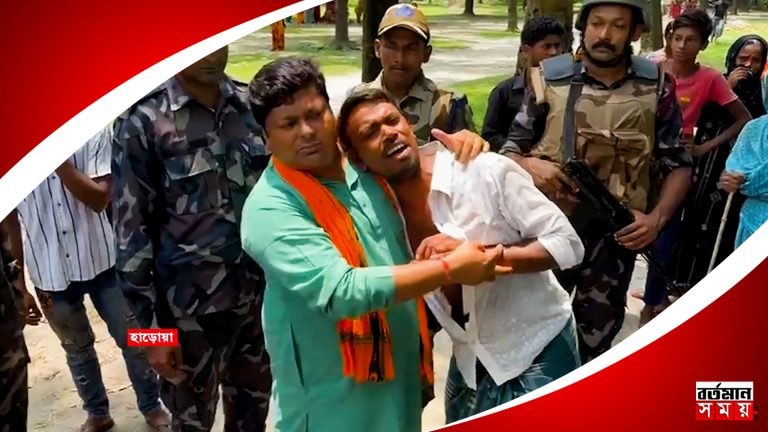 আমাকে বাঁচান আমাকে মেরে ফেলবে বিজেপি নেতাকে জড়িয়ে ধরে কেঁদে ফেললেন ভোটার।