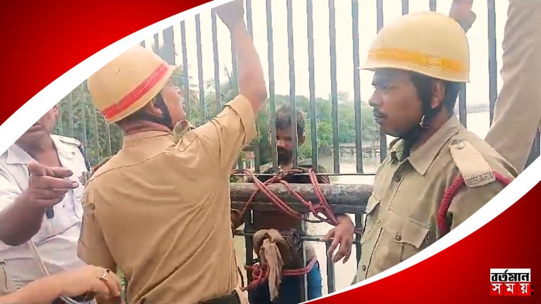 হাওড়া ব্রিজ থেকে ঝাঁপ দেওয়ার চেষ্টা এক যুবকের, দড়ি বেঁধে প্রাণরক্ষা।