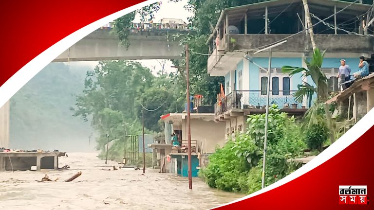 প্রবল বৃষ্টিতে ফের ফুঁসছে তিস্তা, সড়কপথে বিচ্ছিন্ন দার্জিলিং ও কালিম্পং।