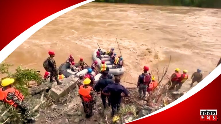 ভারী বৃষ্টি এবং ধসের জেরে বিপর্যস্ত নেপাল।