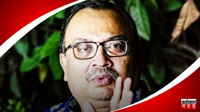 সকাল সকাল সিজিও কমপ্লেক্সে সবুজ ফাইল নিয়ে পৌঁছালেন তৃণমূল নেতা কুণাল ঘোষ।